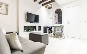 Cozy And Modern Apartment For 4 In Madrid